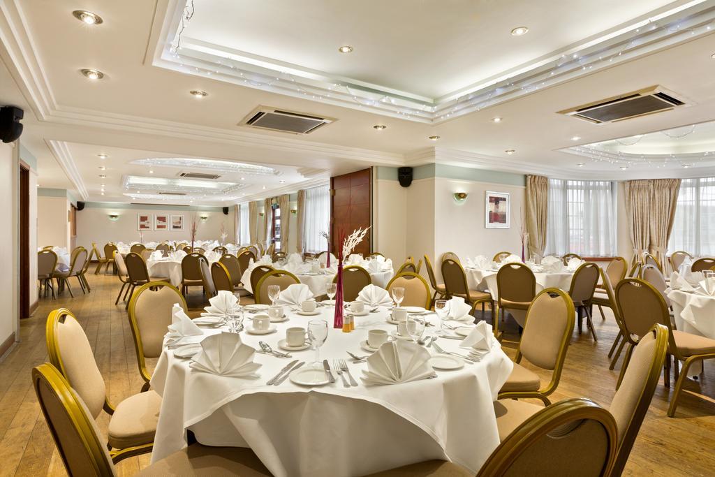 Ramada Hatfield Hatfield  Exterior foto