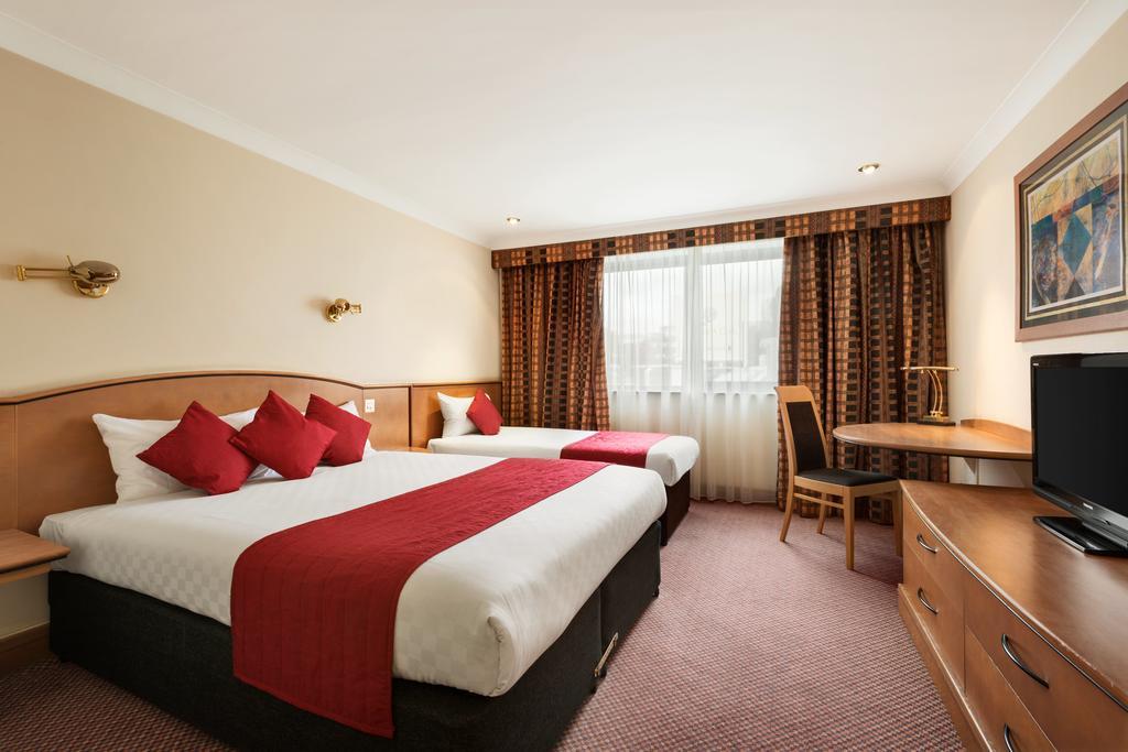 Ramada Hatfield Hatfield  Exterior foto