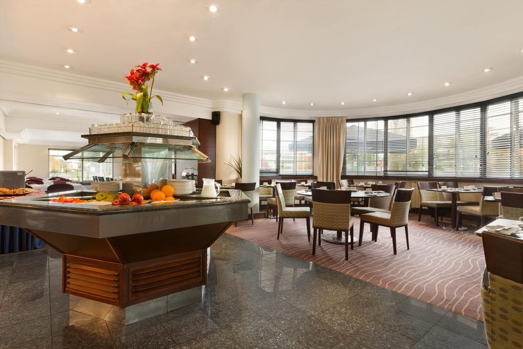 Ramada Hatfield Hatfield  Exterior foto