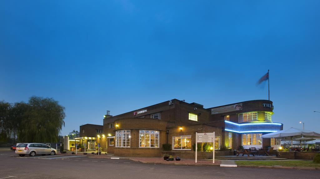 Ramada Hatfield Hatfield  Exterior foto